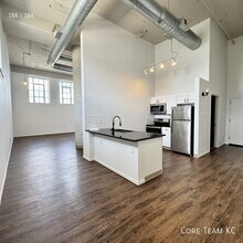 Building Photo - 320 W 7th St
