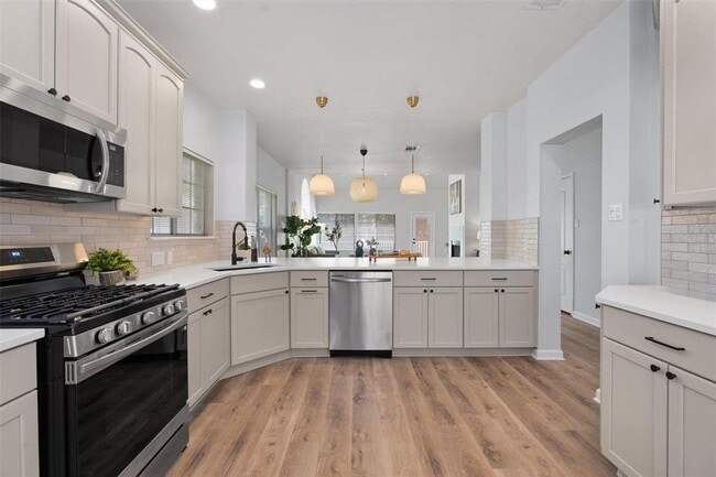 Building Photo - 3817 Newland Dr