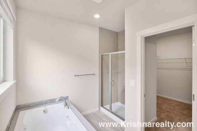 Building Photo - Beautiful Modern | ONE LEVEL 4BD | 2 BA | Single Family Home | Laurel Woods Community Located In ...