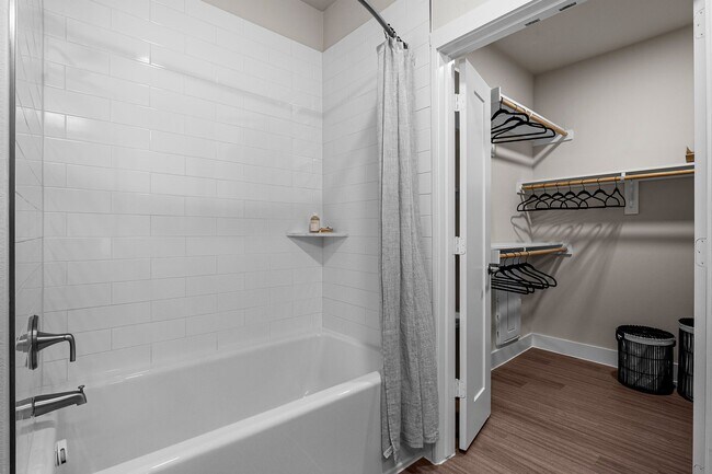 Building Photo - Reduced Rates + Up to 6 Weeks Free!