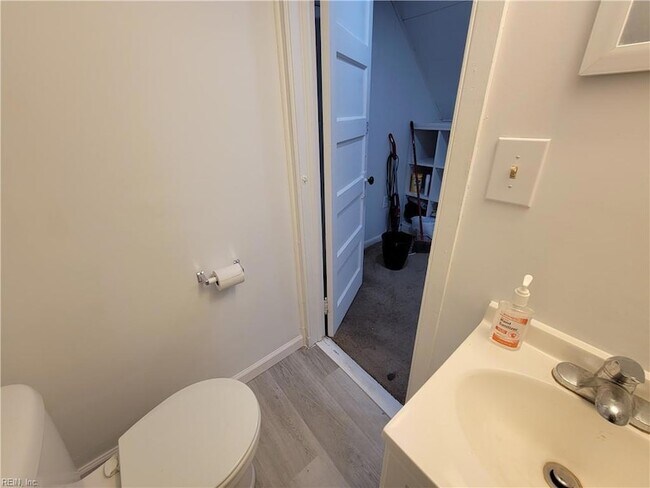 Building Photo - 5905 Hampton Blvd