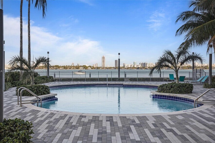 Building Photo - 7501 E Treasure Dr