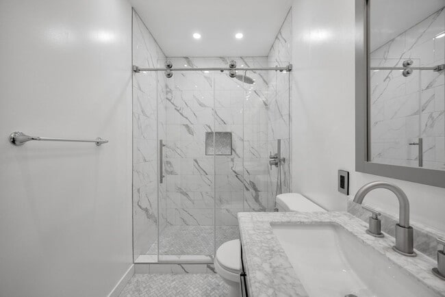 Building Photo - Adorable 2 Bed / 1 Bath