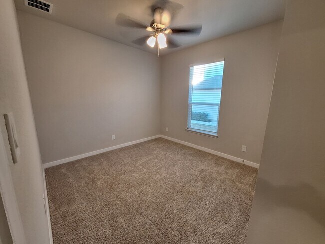 Building Photo - Stunning Duplex in Emma Park