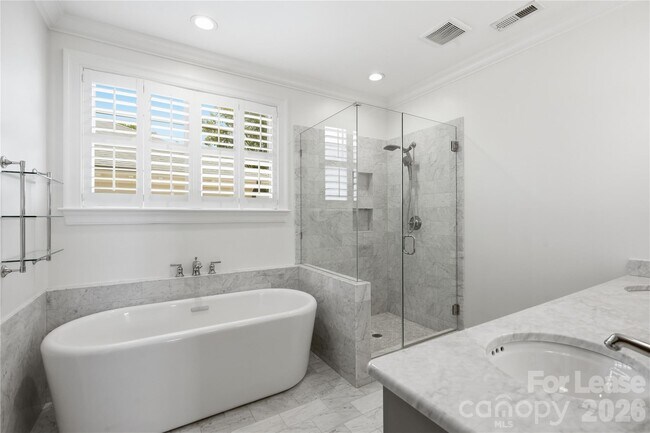 Building Photo - 404 Iverson Way