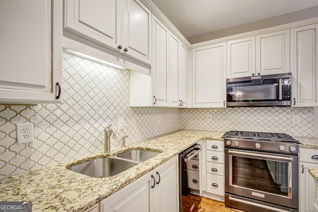 Building Photo - 112 Cottage Grove