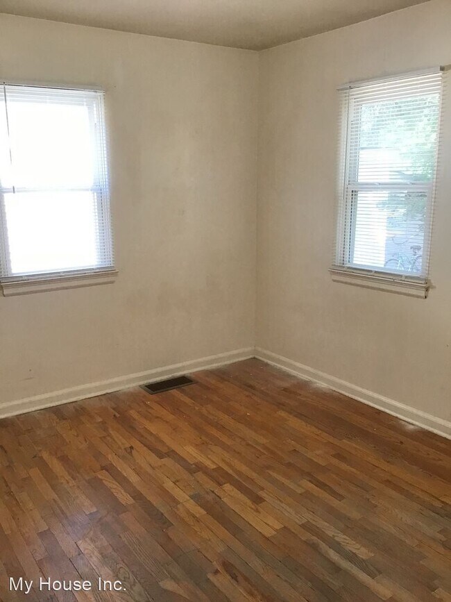 Building Photo - 3 br, 1 bath House - 1120 West Myrtle Street