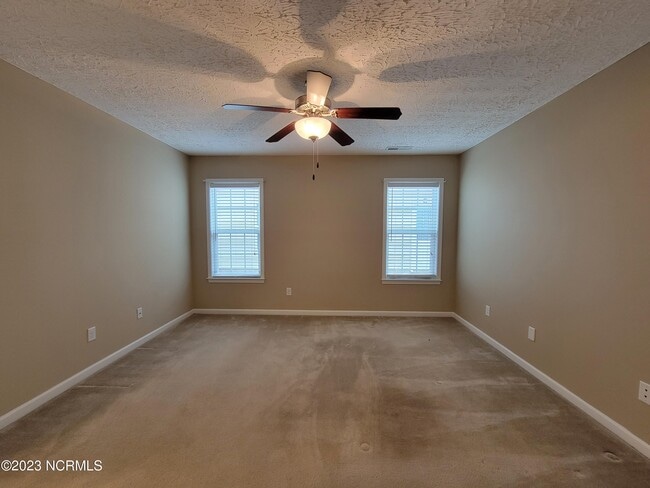 Building Photo - 416 Amaryllis Ln