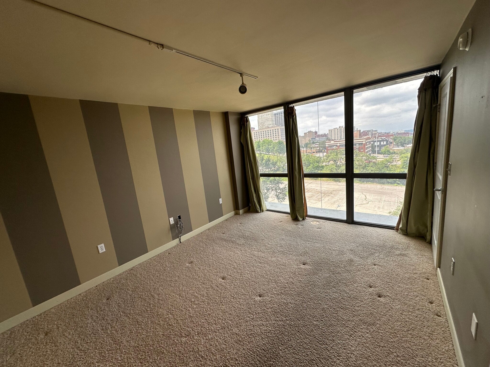 Master Bedroom - 600 Admiral Blvd