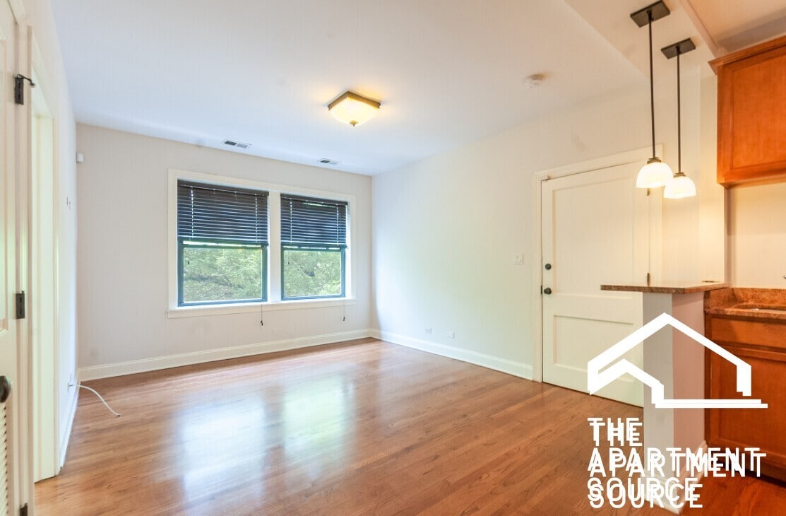 Building Photo - 3433 N Lakewood Ave