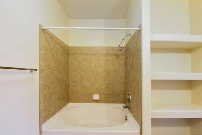 Building Photo - Park Hill 2 Bedroom 2 Bath Condo
