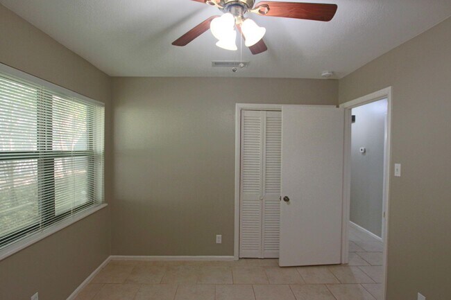 Building Photo - Spacious 2 Bedroom 1.5 Bath Rental on a Corner Lot! Tour Today!