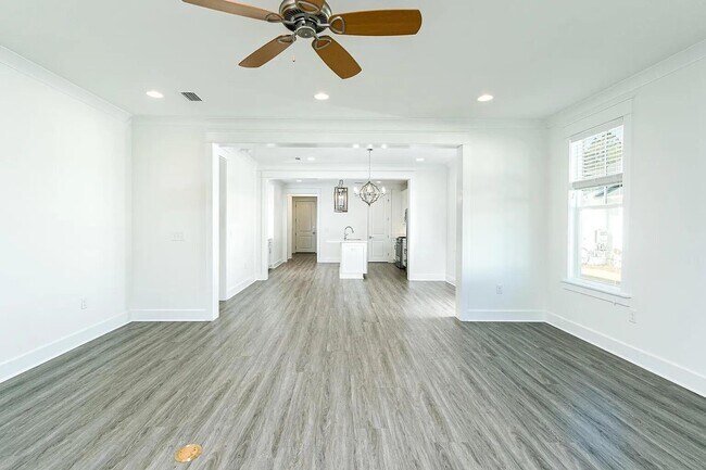 Building Photo - 36 Sandlefoot Ln