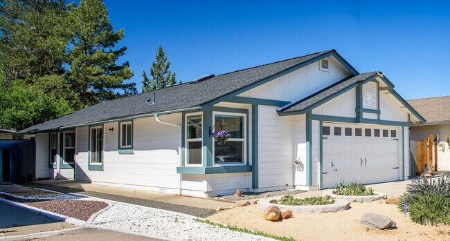 Building Photo - 3 Bed 2 Bath NorthWest Reno Home