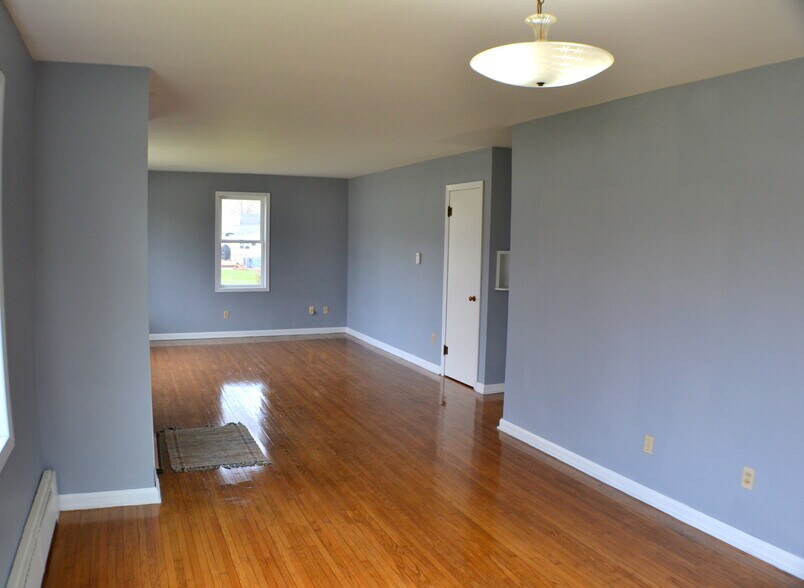 Living room - 605 Iowa Ave