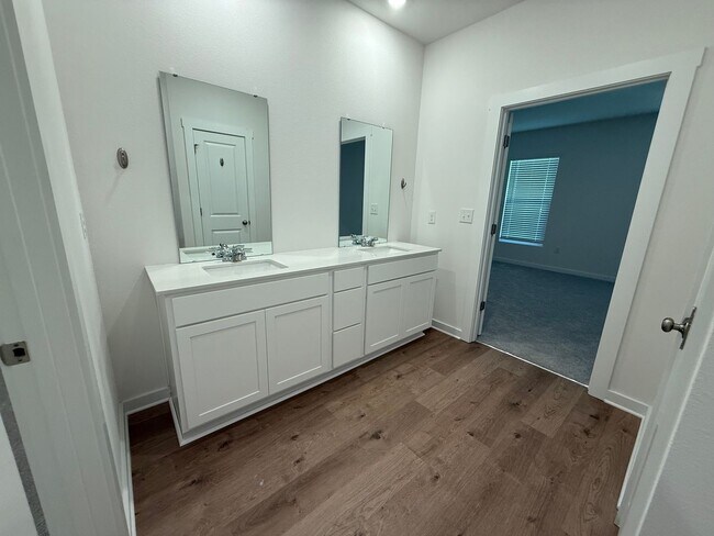 Building Photo - Free Wi-Fi for the first year! 4 Bed/2 Bat...