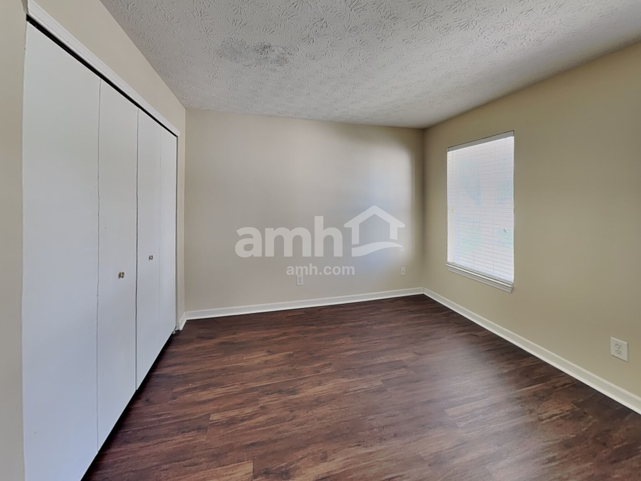 Building Photo - 1283 Spring Lake Dr