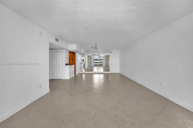 Building Photo - 10350 W Bay Harbor Dr