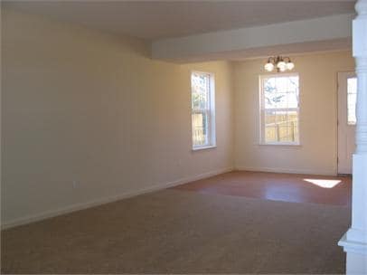 Building Photo - Duplex with a Fenced in Backyard!