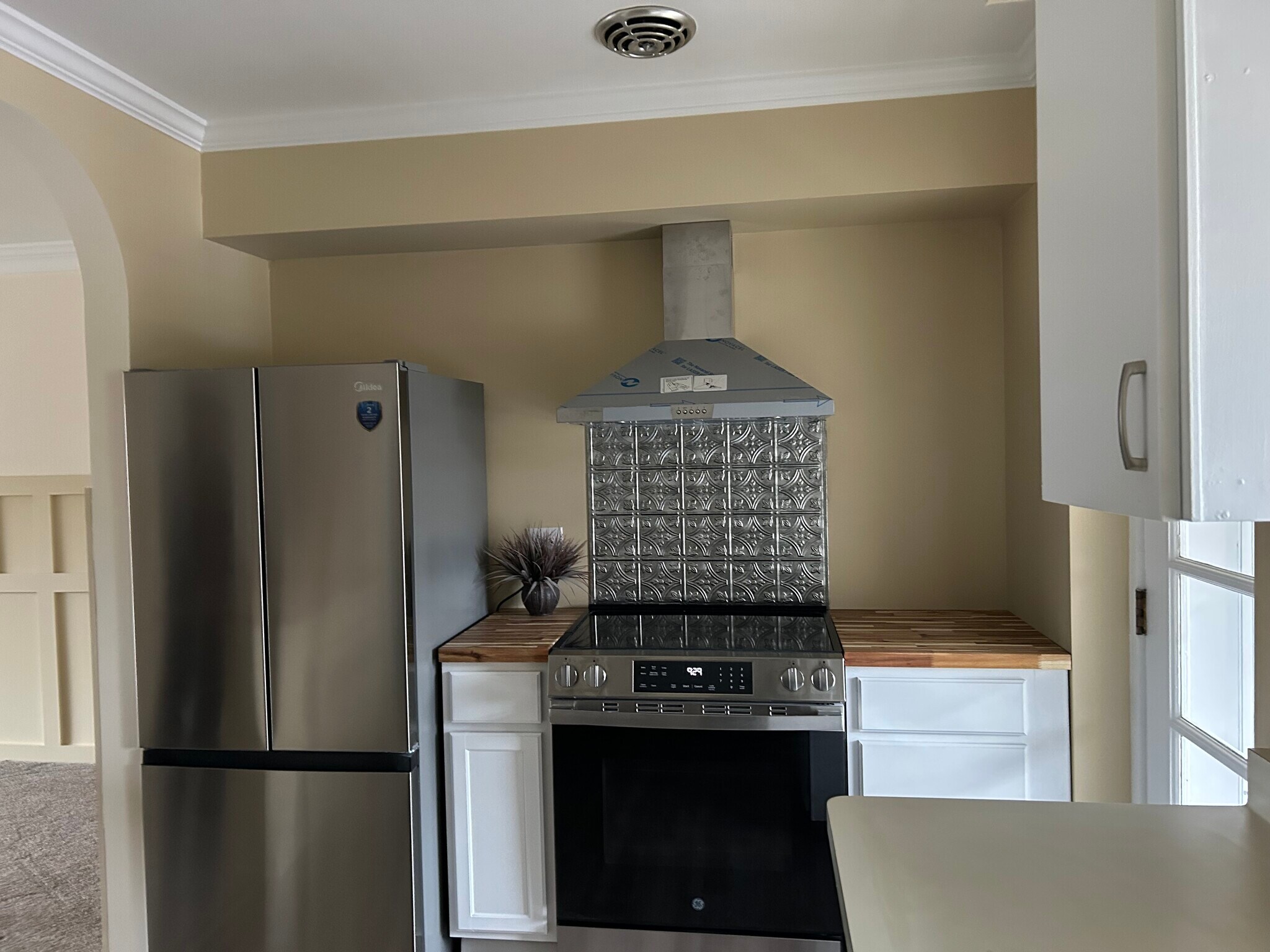 Building Photo - 2411 East Ave