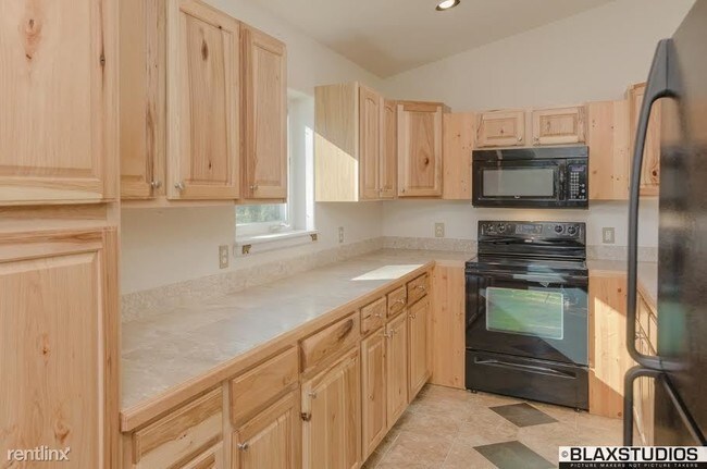 Building Photo - 1203 Paige Ave