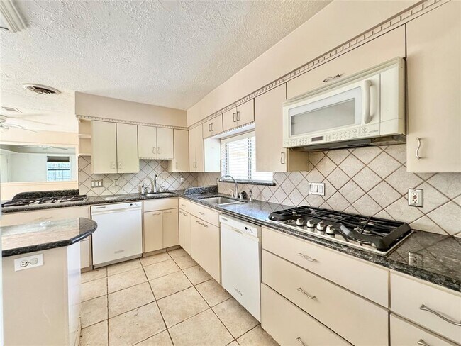 Building Photo - 7743 Portal Dr
