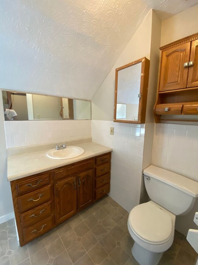 Building Photo - ? Comfortable 3-Bedroom, 1.5-Bathroom Home...