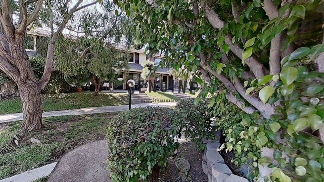 Building Photo - 2 Story 3Bd 2Ba Townhouse