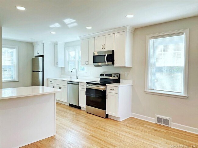 Building Photo - 458 Midland St