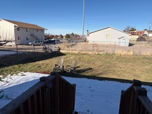 Building Photo - 2 Bed 1 Bath Duplex