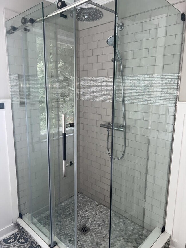 Building Photo - Charming Updated Home in Hedingham with 1s...