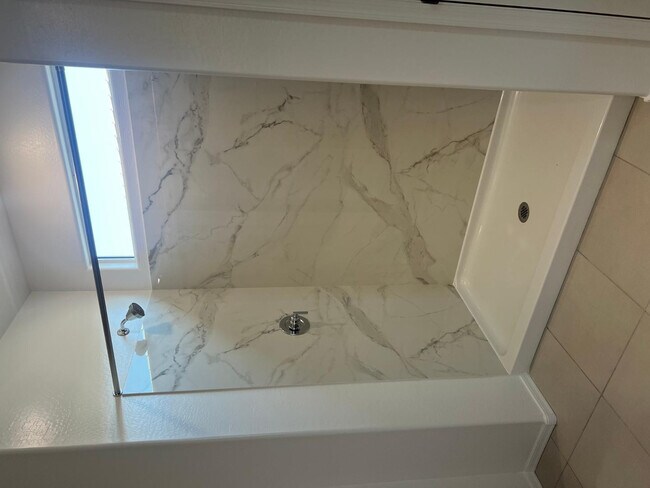 Building Photo - 15645 W Desert Hollow Dr