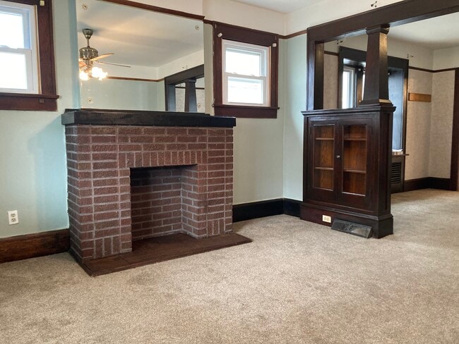 Building Photo - 904 Columbia Ave