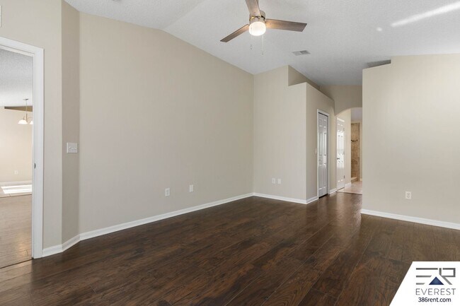 Building Photo - SPACIOUS 3/2/2 IN POPULAR PINE GROVE