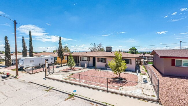 Building Photo - Beautiful 3 bed-1 bath house