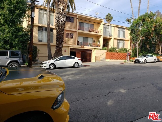 Building Photo - 917 Larrabee St