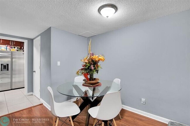 Building Photo - 447 Sunshine Dr