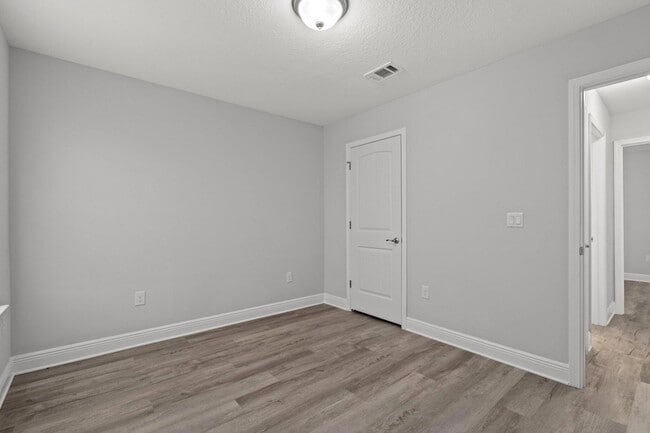 Building Photo - 571 Riverwalk Cir