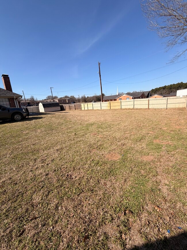 Building Photo - 111 Crestview St