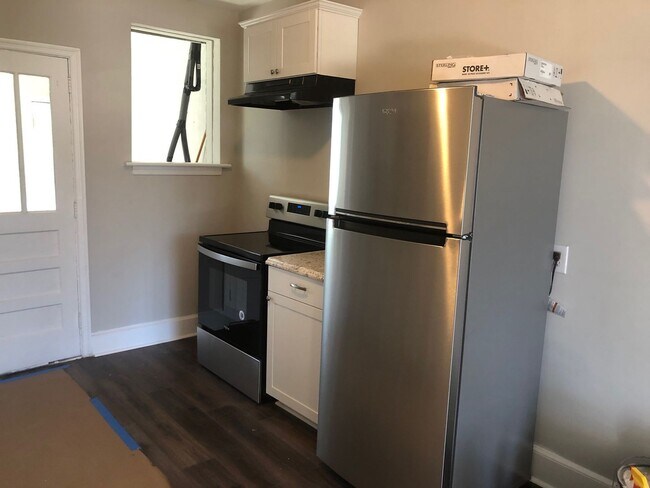 Building Photo - Woodlawn Duplex Apartment 2 Bedroom 1 Bath