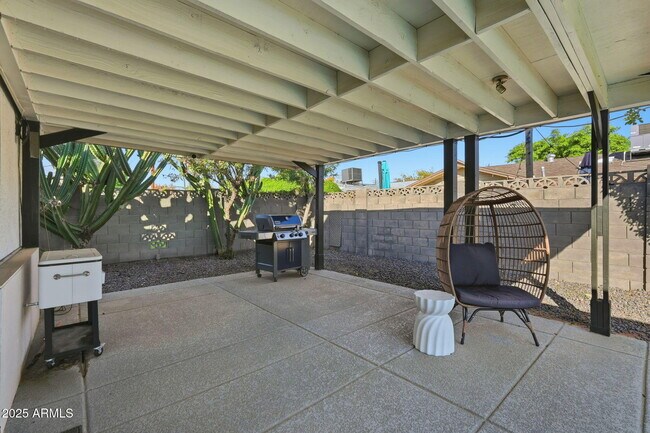 Building Photo - 8614 E Jackrabbit Rd