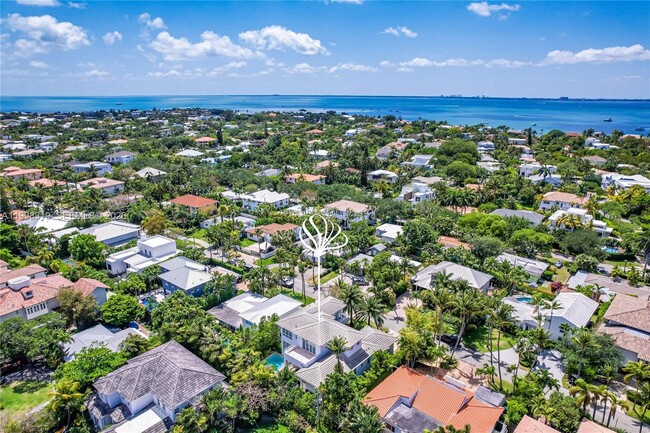 Building Photo - 435 Hampton Ln