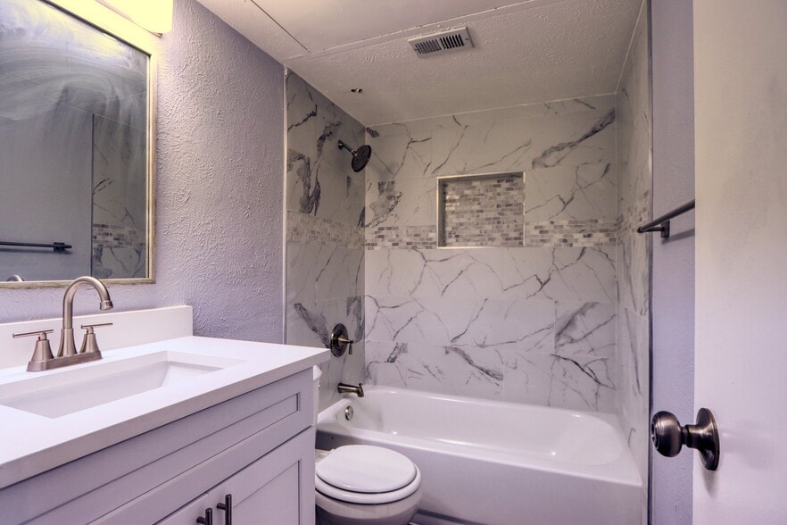 Building Photo - 6028 Dooley Dr