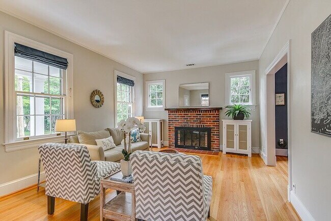 Building Photo - 3-Bed in the Heart of Washington, D.C. – Spacious 1996 Sq Ft with 2 Full Baths!"