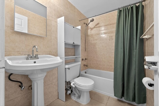 Building Photo - 318 38th St