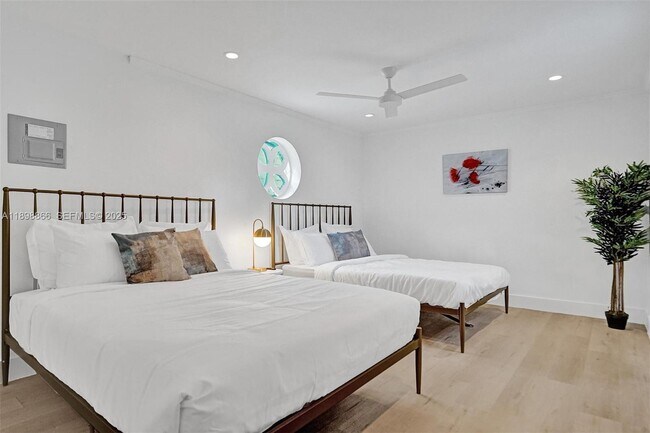 Building Photo - 725 Harrison St