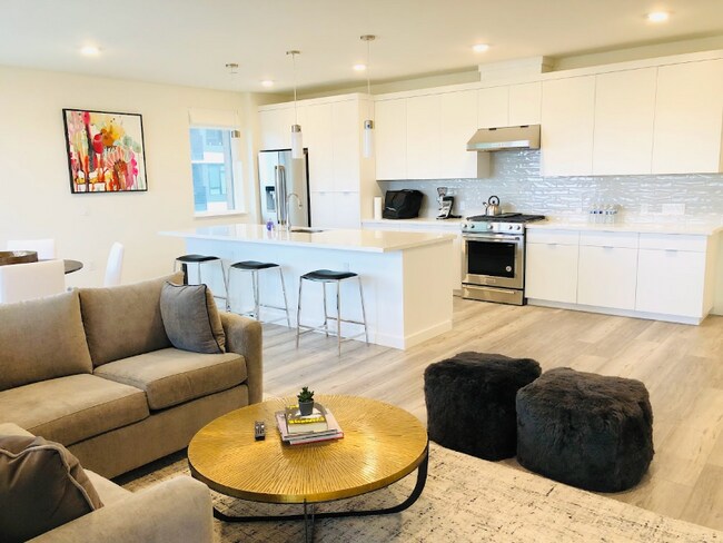 Building Photo - 3578 Rambla Pl