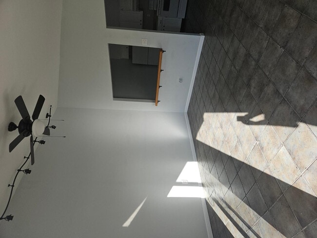 Building Photo - 555 N May