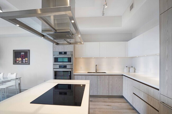 Building Photo - 155 E Boca Raton Rd