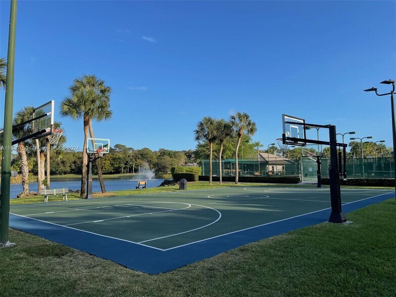 Building Photo - 7701 Salem Ln